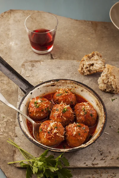 Boulettes de viande dans la casserole Images De Stock Libres De Droits