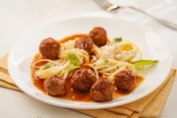 Pasta con albóndigas — Foto de Stock