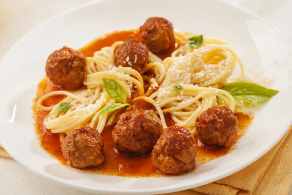 Pasta con albóndigas — Foto de Stock