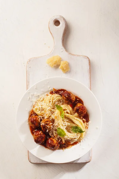 Pâtes aux boulettes de viande Image En Vente