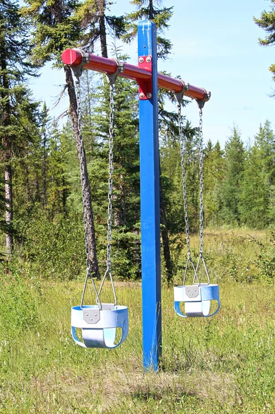 Teo baby swings at a rural playground — Stock Photo, Image