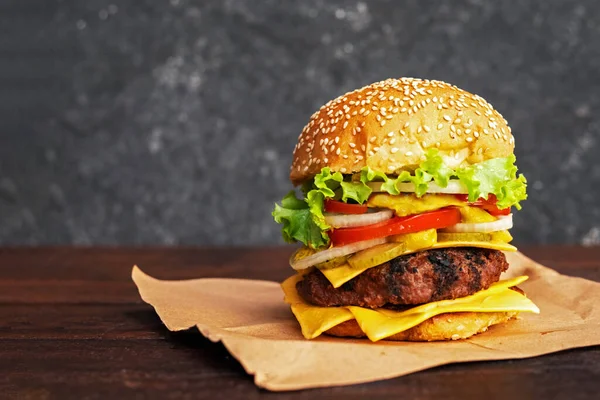 Burger Juicy Meat Cutlet Herbs Vegetables Wooden Background Rustic Style — Stock Photo, Image