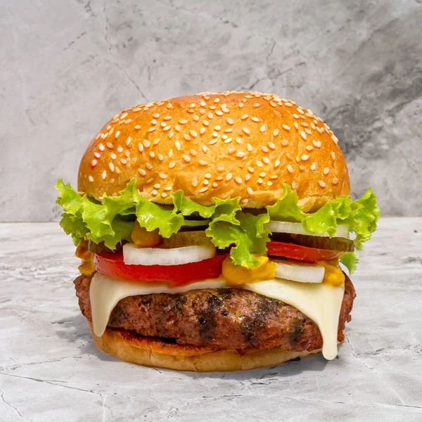 Sulu Pirzolası Sebze Sebzeli Hamburger Gri Taşlı Arka Plan Telifsiz Stok Imajlar