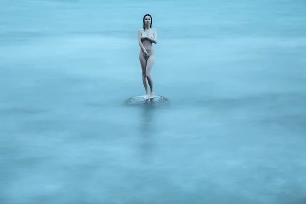 Young nude woman in the sea — Stock Photo, Image