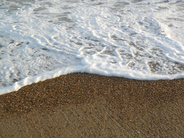 Contrasto naturale tra mare e sabbia — Foto Stock