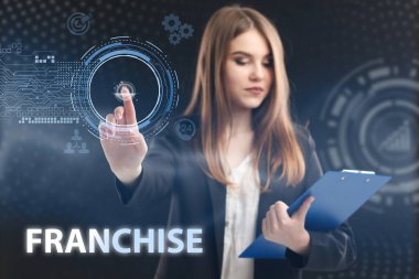 İş, Teknoloji, İnternet ve ağ konsepti. Genç işadamı geleceğin sanal ekranı üzerinde çalışıyor ve yazıyı görüyor: