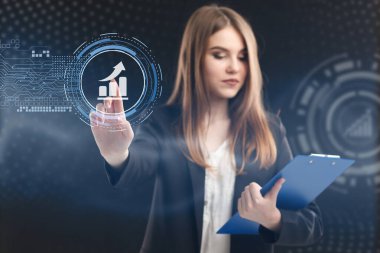 İş, Teknoloji, İnternet ve ağ konsepti. Genç işadamı geleceğin sanal ekranı üzerinde çalışıyor ve yazıyı görüyor.: 