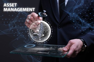 İş, Teknoloji, İnternet ve ağ konsepti. Finansal Grafik. Borsa çizelgesi. Genç işadamı geleceğin sanal ekranı üzerinde çalışıyor ve yazıyı görüyor: varlık yönetimi