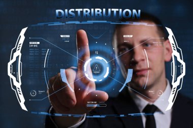 İş, Teknoloji, İnternet ve ağ konsepti. Genç işadamı geleceğin sanal ekranı üzerinde çalışıyor ve yazıyı görüyor: