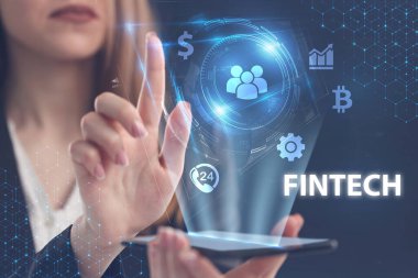 İş, Teknoloji, İnternet ve ağ konsepti. Genç işadamı geleceğin sanal ekranı üzerinde çalışıyor ve Fintech yazısını görüyor.