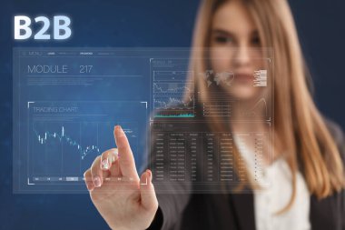 İş, Teknoloji, İnternet ve ağ konsepti. Genç işadamı geleceğin sanal ekranı üzerinde çalışıyor ve B2B yazısını görüyor.