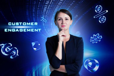 İş, Teknoloji, İnternet ve ağ konsepti. Genç işadamı geleceğin sanal ekranı üzerinde çalışıyor ve yazıyı görüyor: müşteri ilişkileri