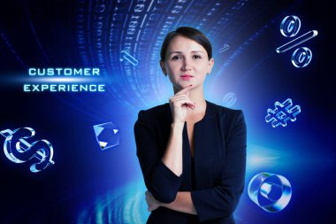 İş, Teknoloji, İnternet ve ağ konsepti. Genç işadamı geleceğin sanal ekranı üzerinde çalışıyor ve yazıyı görüyor: müşteri tecrübesi