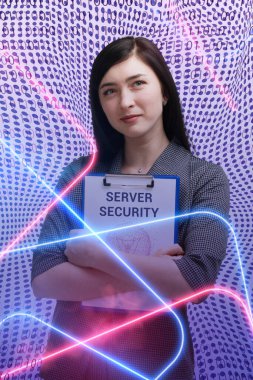 İş, teknoloji, internet ve ağ konsepti. Genç işadamı başarılı büyüme adımları üzerinde düşünüyor: sunucu güvenliği