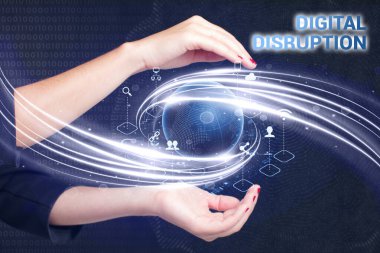 İş, Teknoloji, İnternet ve ağ konsepti. Genç işadamı geleceğin sanal ekranı üzerinde çalışıyor ve yazıyı görüyor: dijital bozulma