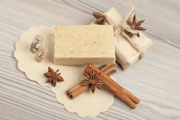 Natural handmade soap with the scent of cinnamon and anise — Stock Photo, Image