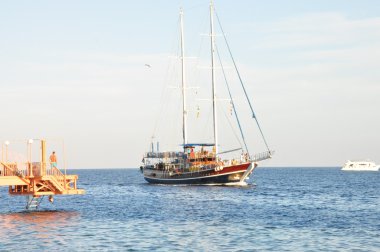 Siyah denizde büyük tekne