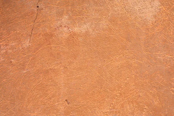 Açık havada turuncu duvar. Arkaplan resmi. Terasotta alçılı Panted Beton yüzeyi örneği. Duvar kağıdı desenli resim. en üstteki görünüm. 