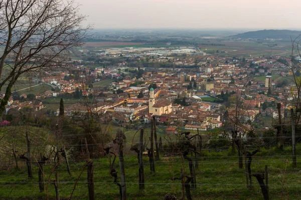 Widok Góry Monte Quarin 274 Nad Miastem Cormons Włoskim Regionie — Zdjęcie stockowe