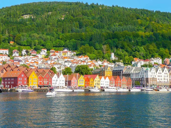 Bergen, Norveç (17 Ağustos 2008) - Bryggen 'in tarihi mahallesine sahip harika rıhtım