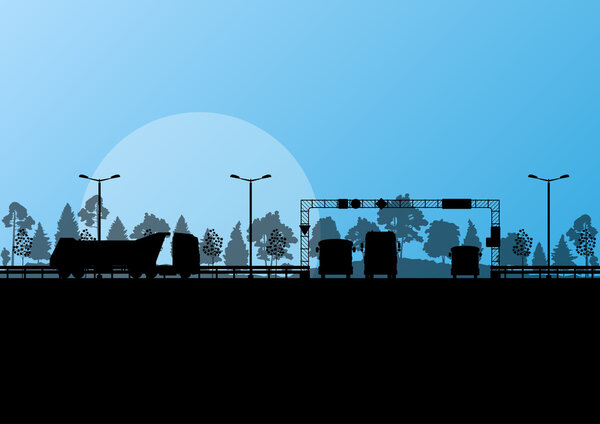 Пейзаж дорожного полотна и тяжелые грузовики на переднем плане
