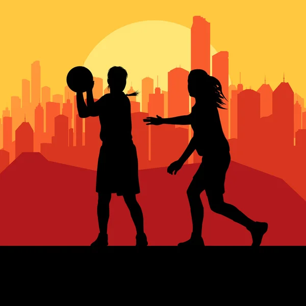 Women basketball in front of city sunset vector — Stock Vector