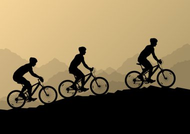 Aktif erkek bisikletçiler Bisiklet binici vahşi dağ doğa topraklarda