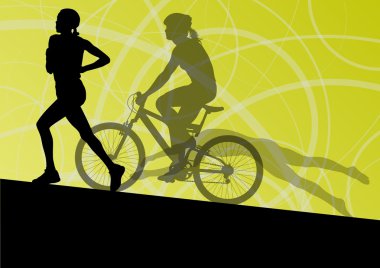 Yüzme ve Bisiklete binme daha triatlon maraton aktif genç kadın