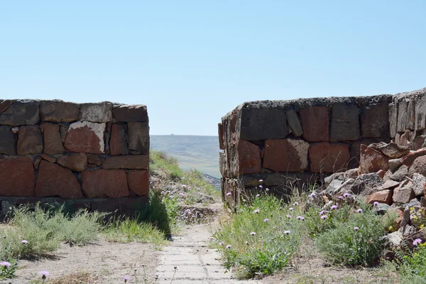 Stare mury w Erebuni — Zdjęcie stockowe