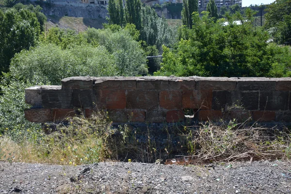 Detalles de un puente en ruinas — Foto de Stock