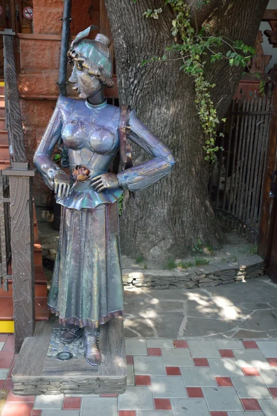 En staty av en kvinna — Stockfoto