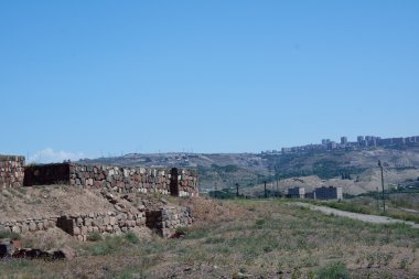 Erebuni Kalesi ve tepeler