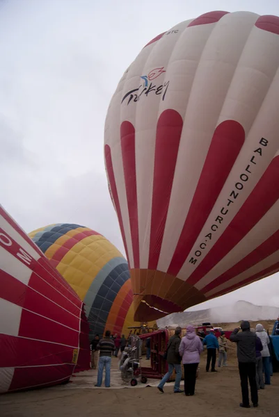 Sıcak hava baloons hazırlanıyor — Stok fotoğraf