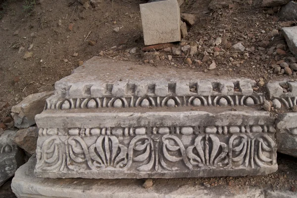 eski süslü mermer plaka