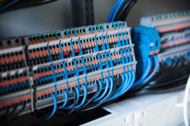 Konutlarda akıllı ev otomasyonu için KNX kontrol paneli. seçici odak.