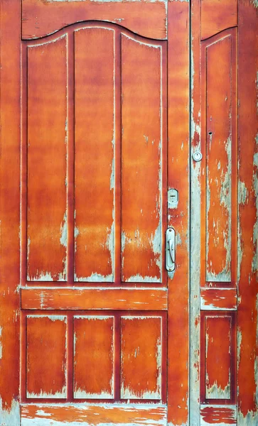 Oude houten deur in slechte staat met schilferende verf — Stockfoto