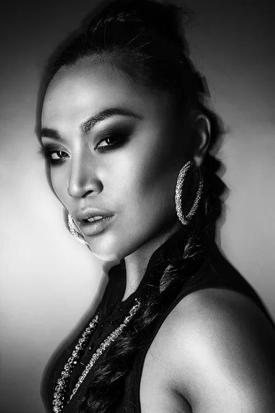 Güzel genç Asya model — Stok fotoğraf