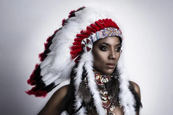 American Indian woman model girl studio portrait wearing war bonnet — Stock Photo, Image