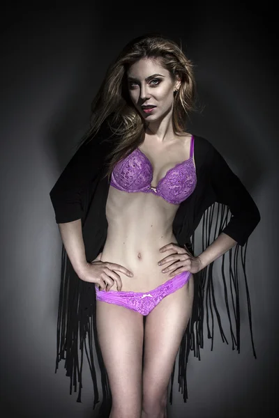Lingerie slim sexy loira modelo estúdio tiro — Fotografia de Stock