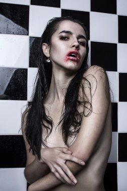 kırmızı kanlı dudaklarını ıslak saçlı genç kız moda model Portreler