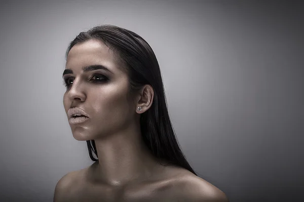 Fashion portrait of elegant woman. Studio photo — Stock Photo, Image