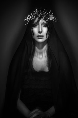 Madonna'ya benziyorsun kadın mary bakire anne portresi