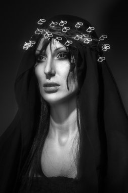 Madonna'ya benziyorsun kadın mary bakire anne portresi