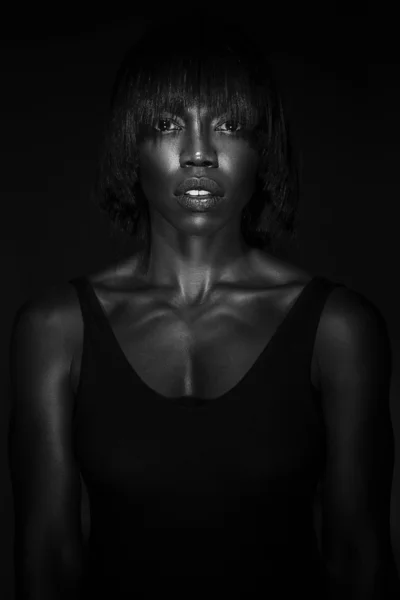 Zwarte Afrikaanse jonge sexy fashion model — Stockfoto