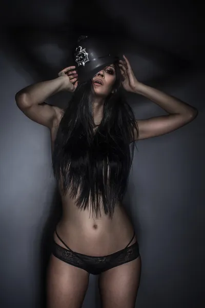 Linda jovem americana lingerie nativa glamour modelo posando com seu cabelo voando — Fotografia de Stock