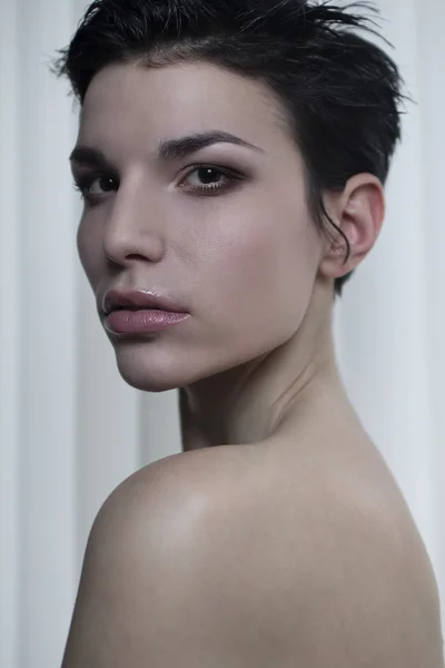 Close up natural beauty portrait of a young fashion model. — Stock Photo, Image