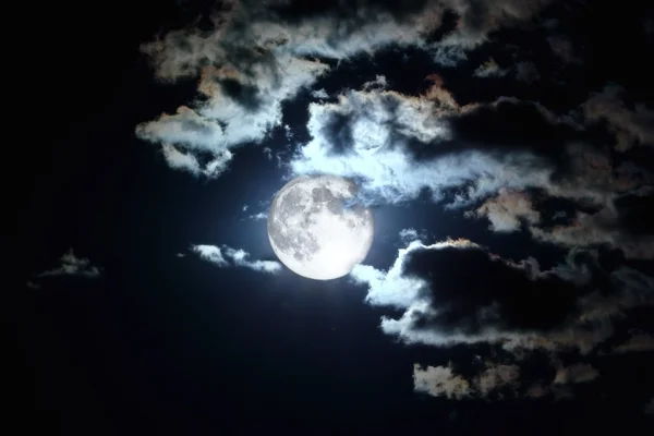 Lua e nuvens — Fotografia de Stock