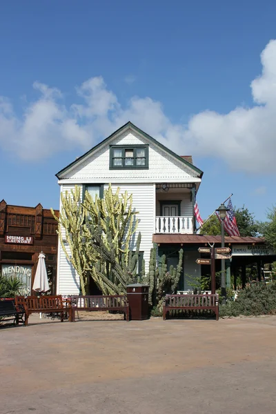 Casa de madeira típica americana — Fotografia de Stock