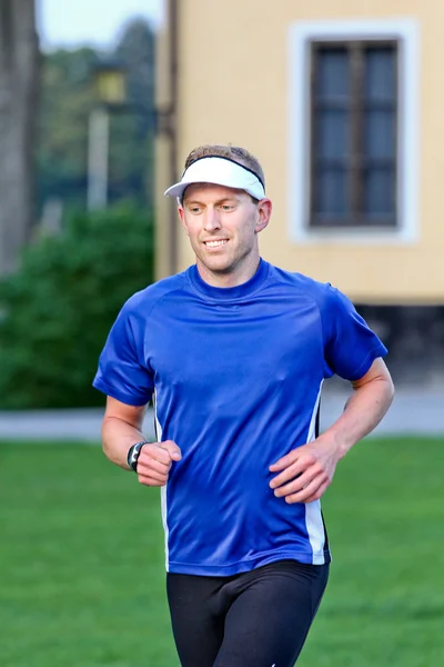 Glimlach tijdens het hardlopen — Stockfoto