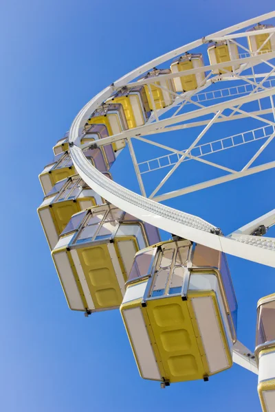 Unter einem Riesenrad — Stockfoto